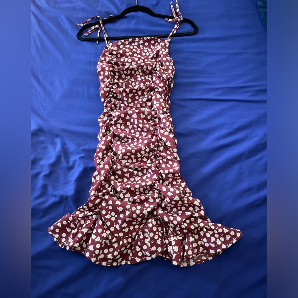 Cute smocked dress
Bodycon
Floral flowers